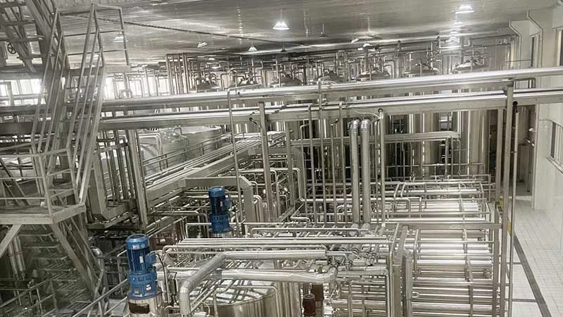 생산을 모니터링하는 기술자